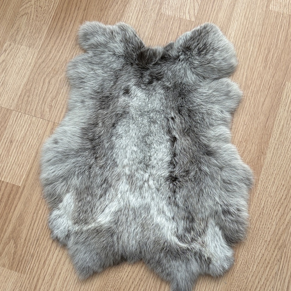 #0115 Natural Gray Rabbit Fur Pelt - Plush Tanned Hide for Crafts & Decor